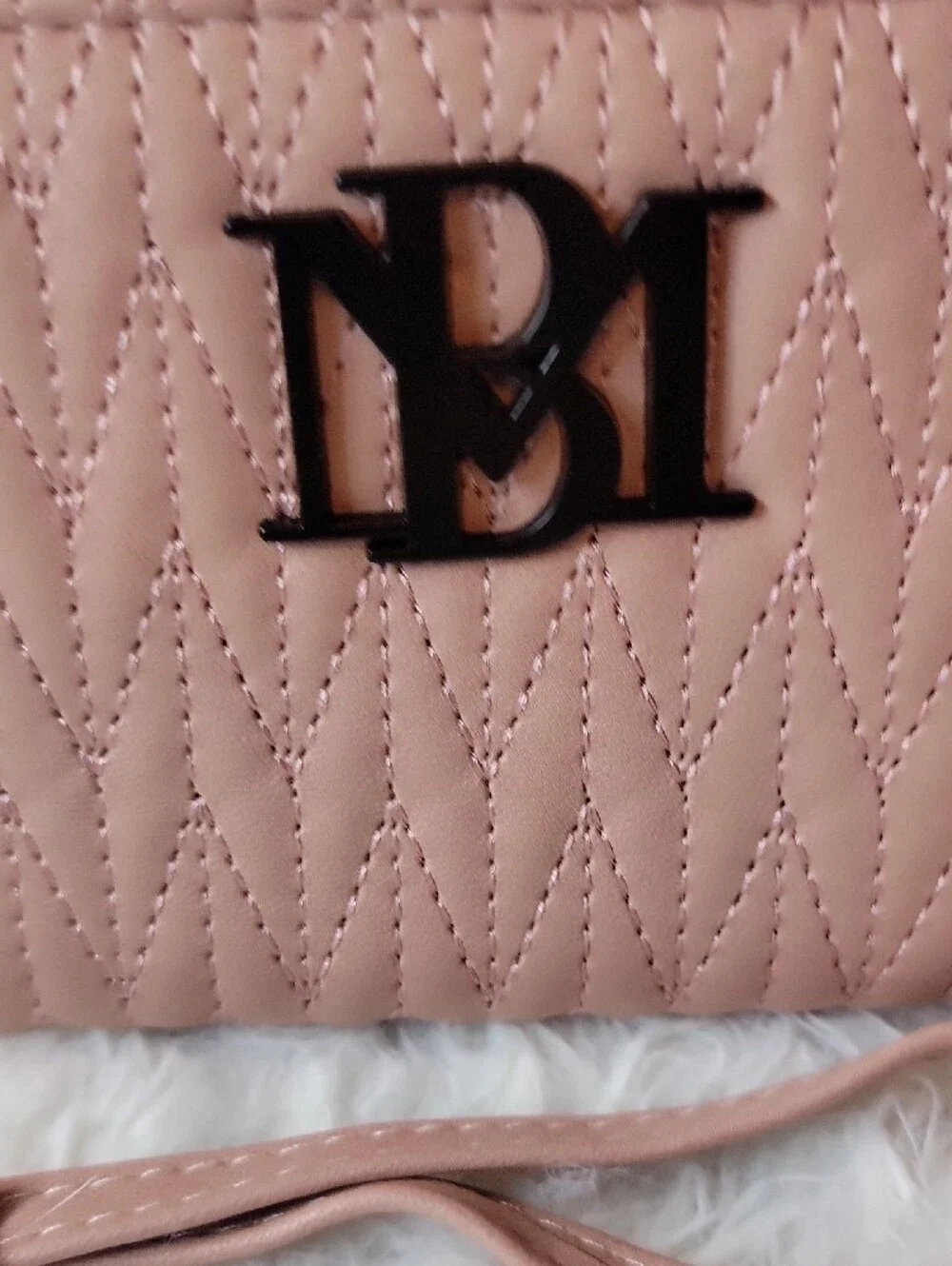 NWT Quilted Badgley Mischka Blush Wristlet w/ Separate Phone Compartment
